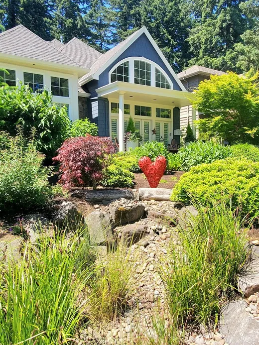 Landscape installation or grounds maintenance by Earthworks Landscape Service