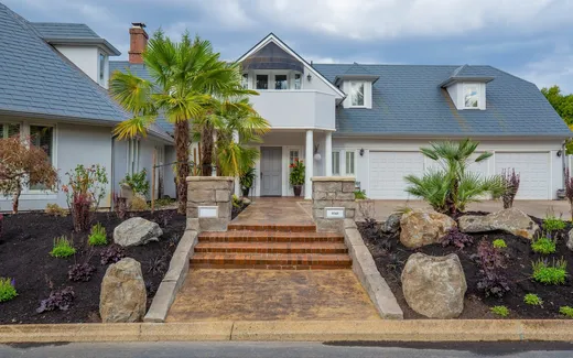 Paver patio, walkway, wall, or outdoor structure by Earthworks Landscape Service